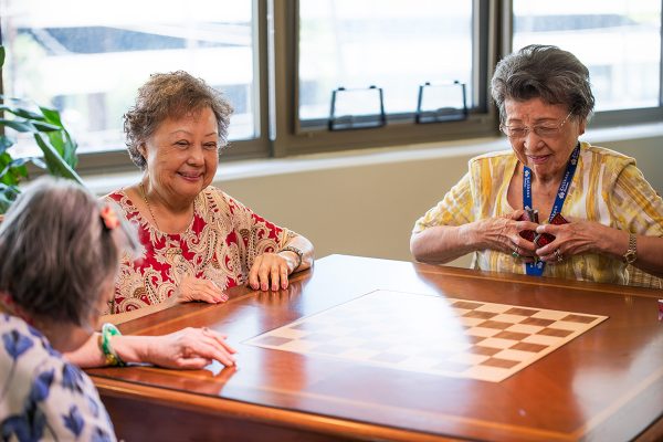 KG-FL3_Recreation_069-2017Nov Women sitting around a chess board table